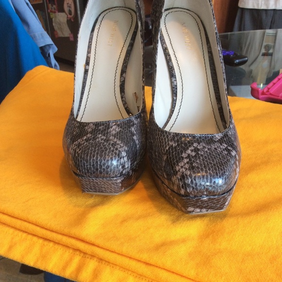 Nine West Black/Grey Hope Floats Faux Snakeskin Platform Heels Size 9M, Used - Picture 6 of 13